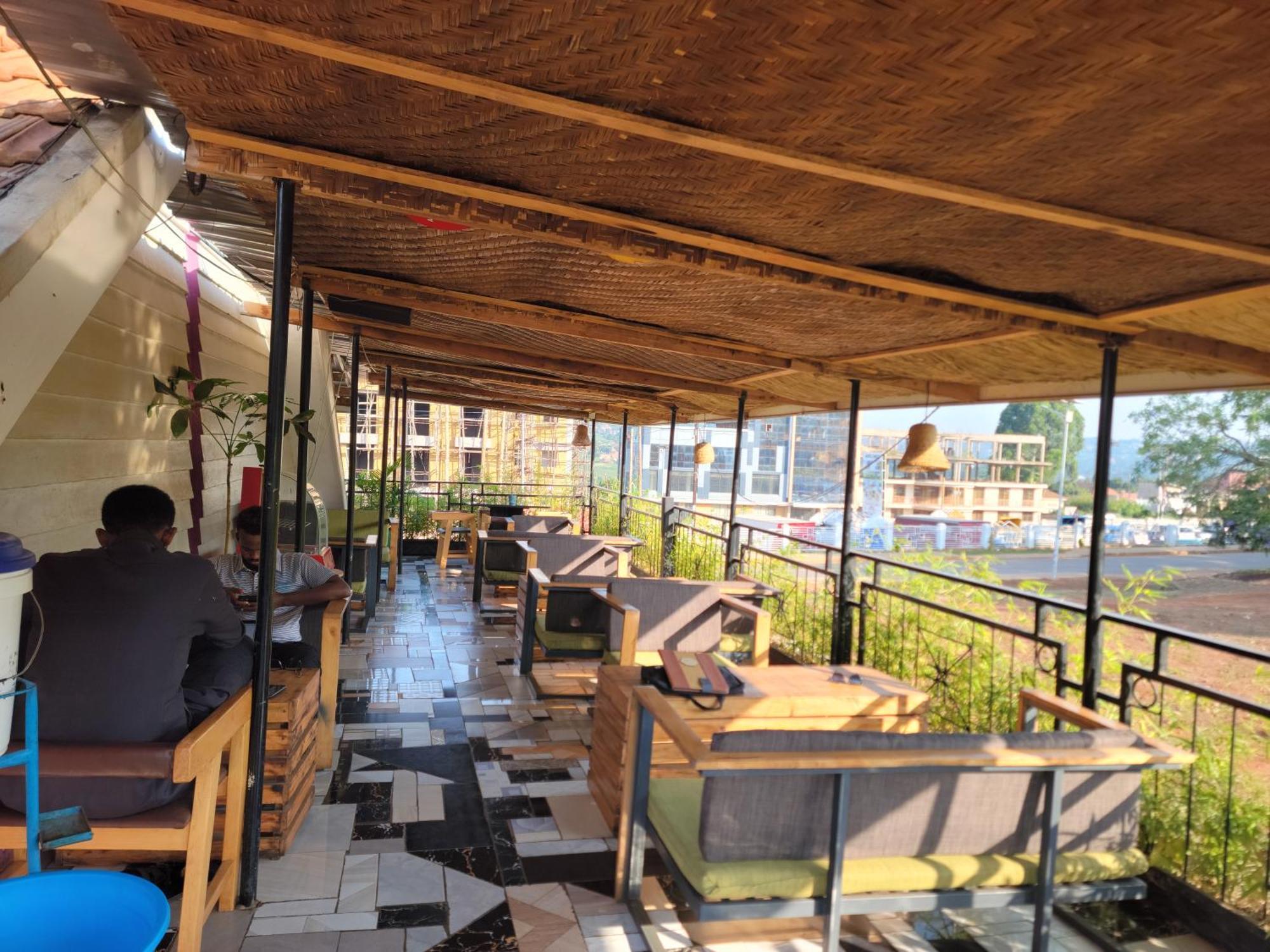 Grassroots Cafe & Deli Panzió Masaka Kültér fotó